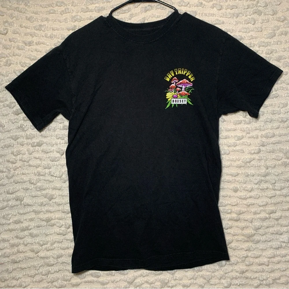 BOXSET MENS MEDIUM CREW NECK T SHIRT DAY TRIPPER MUSHROOMS UNISEX CHEECH 100%‎